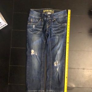 Hydraulic low rise distressed capris